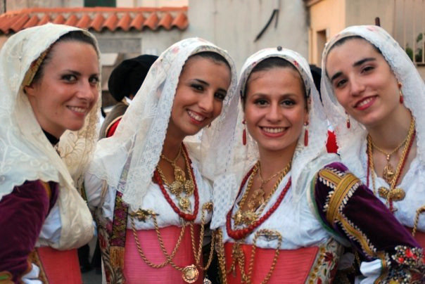 Trajes tradiciones en las festividades de Nuoro