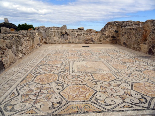 Mosaicos en el yacimiento de Nora