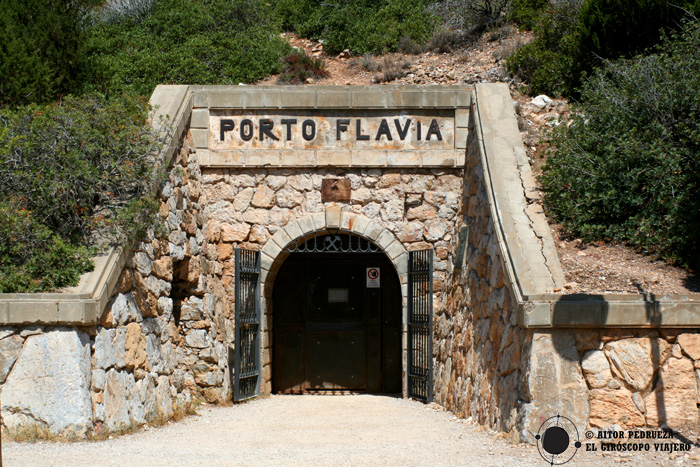 Entrada a la galería de Porto Flavia