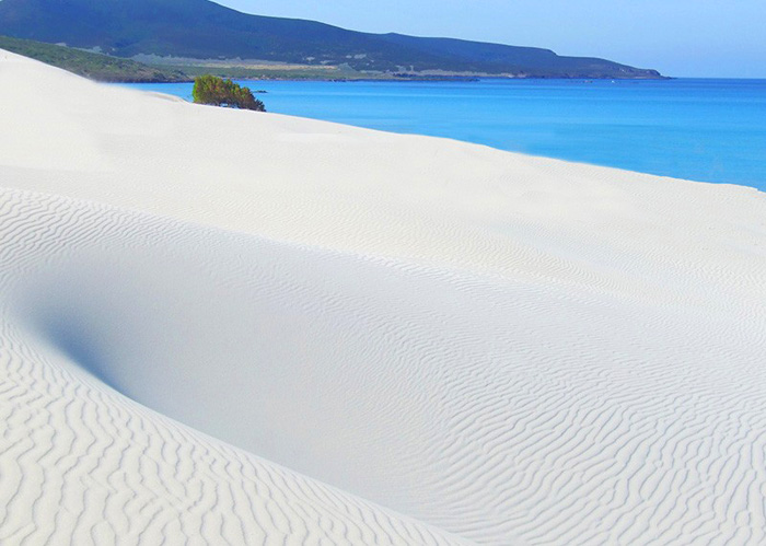 Playa de Porto Pino, con sus dunas de arena blanca