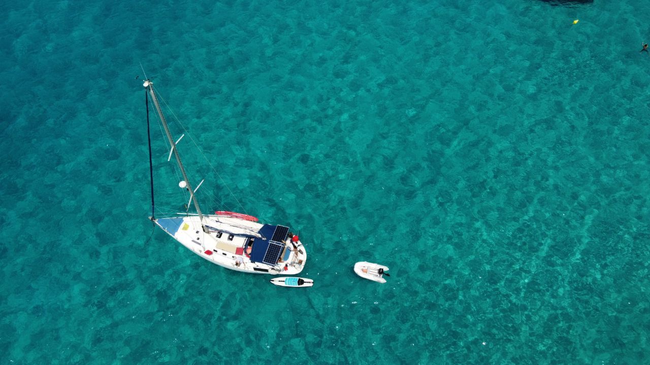 Viaje en velero por la costa norte de Cerdeña