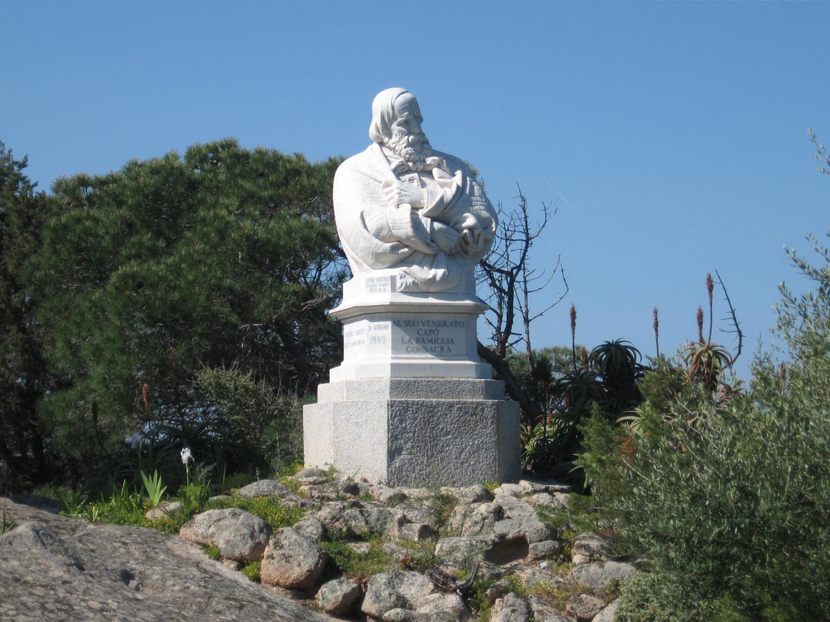 Estatua homenaje a Garibaldi en la isla de Caprera