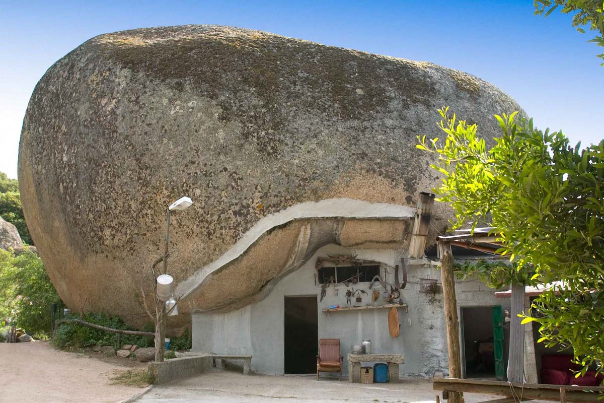 Casa bajo la piedra en Sa Conca, a las afueras de Nuoro